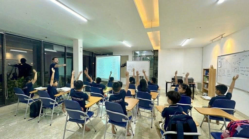 Lớp học PASS ENGLISH